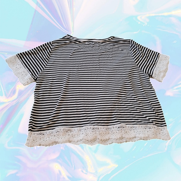 Ardene Black / White Striped Cropped Short Sleeve Top with Lace Trim - S… - Picture 2 of 4